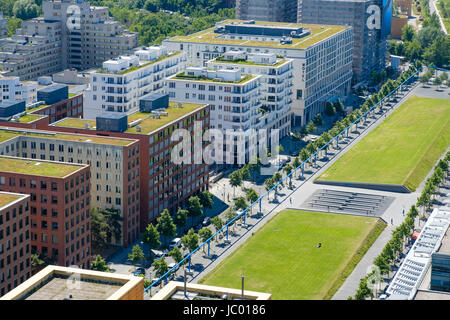 Edificio moderno e parco pubblico - Antenna di città Foto Stock