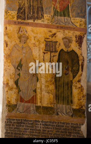 In Francia, in Allier (03), Ébreuil, église Saint-Léger d'Ébreuil, détail de la fresques des Saints sur les colonnes de la nef // Francia Allier, Ebreuil, Sa Foto Stock