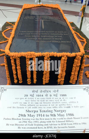 Il Tenzing Norgay memorial presso l'Himalayan Mountaineering Institute (HMI) Darjeeling West Bengal India Foto Stock