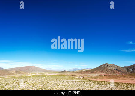 Vista dell'alta pianura a sud della Bolivia nei pressi di Uyuni Foto Stock