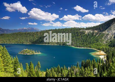 Fannette Island in Emerald Bay sul Lago Tahoe, California, Stati Uniti d'America. Il lago Tahoe è il più grande lago alpino in America del Nord Foto Stock