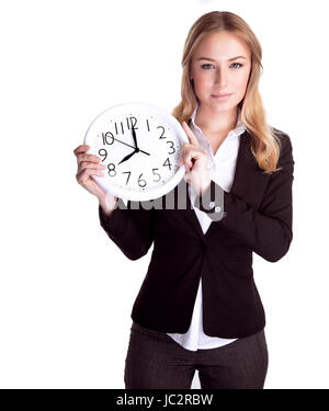 Ritratto di giovane e bella donna d'affari tenendo in mano un orologio isolato su sfondo bianco, di disciplina e di concetto puntuale Foto Stock