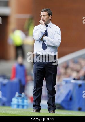 DEREK MCINNES ST.JOHNSTONE FC MANAGER ST.JOHNSTONE FC MANAGER IBROX GLASGOW Scozia 28 Agosto 2010 Foto Stock