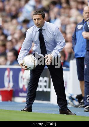 DEREK MCINNES ST.JOHNSTONE FC MANAGER ST.JOHNSTONE FC MANAGER IBROX GLASGOW Scozia 28 Agosto 2010 Foto Stock