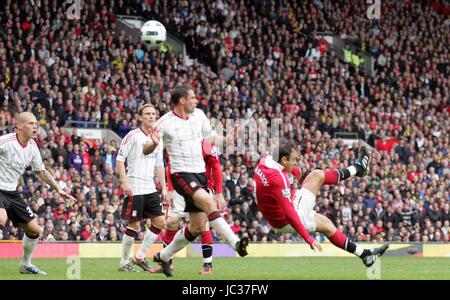 DIMITAR BERBATOV punteggi il suo 2N MANCHESTER UNITED V LIVERPOOL OLD TRAFFORD Manchester Inghilterra 19 Settembre 2010 Foto Stock