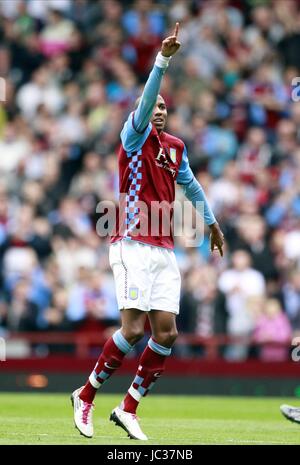 ASHLEY Young Aston Villa FC VILLA PARK Birmingham Inghilterra 18 Settembre 2010 Foto Stock