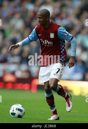 ASHLEY Young Aston Villa FC Aston Villa FC VILLA PARK Birmingham Inghilterra 18 Settembre 2010 Foto Stock