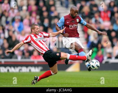 PHIL BARDSLEY & NIGEL REO COKE SUNDERLAND V Aston Villa STADIO DELLA LUCE SUNDERLAND INGHILTERRA 23 Ottobre 2010 Foto Stock