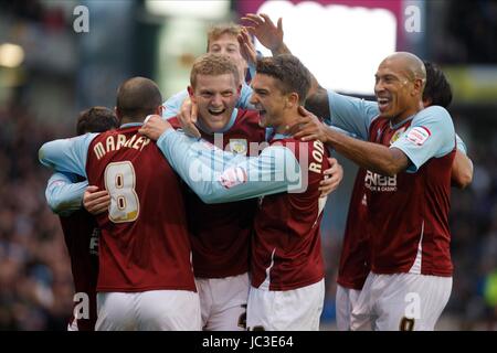 BRIAN EASTON CELEBRA IL SUO OP BURNLEY V Leeds United FC TURF MOOR BURNLEY INGHILTERRA 11 Dicembre 2010 Foto Stock