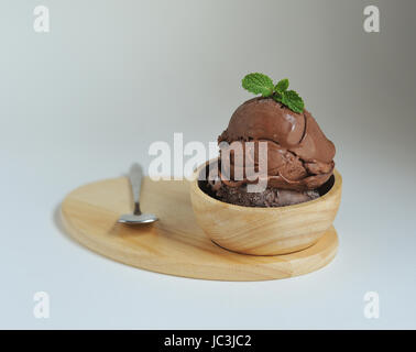 In casa il gelato al cioccolato con Menta in vaso in casa prodotto organico Foto Stock