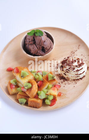 In casa il gelato al cioccolato con Menta in vaso in casa prodotto organico Foto Stock