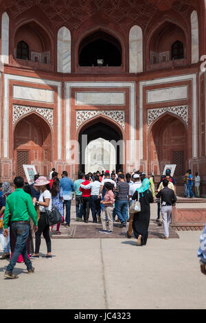 Il Royal o Porta Grande del Taj Mahal, Agra, Uttar Pradesh, India Foto Stock