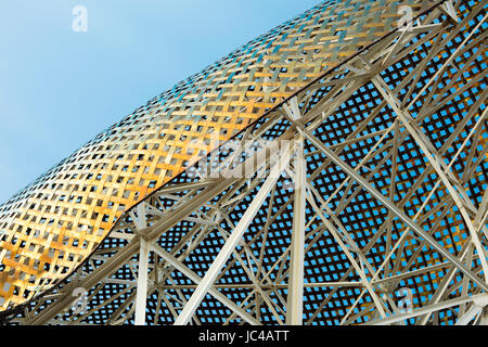 Barcellona, Spagna - 25 settembre 2016: vista della statua "pesce" realizzato dall'artista Frank Gehry. Foto Stock