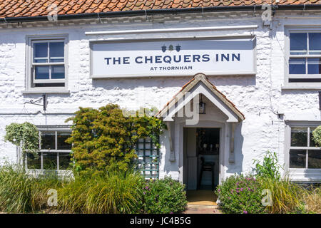 Il Chequers Inn public house in Thornham sulla Costa North Norfolk. Foto Stock