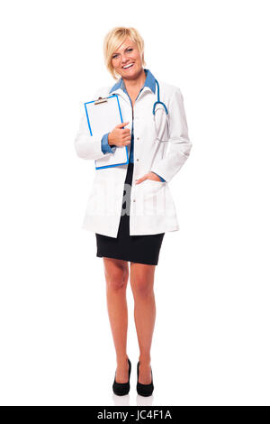 Ritratto di medico donna con clipboard Foto Stock