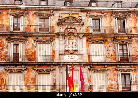 Plaza Mayor costruita nel 1617 la famosa piazza Cityscape Madrid Spagna. Foto Stock