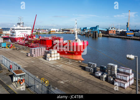 Petroliera / chimichiera argento Kenna ormeggiata nel porto di carena a Kingston upon Hull, England, Regno Unito Foto Stock