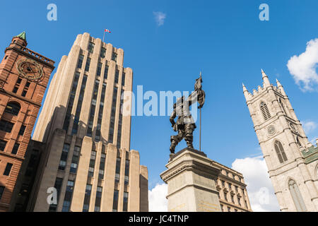 Montreal, Canada - 9 Giugno 2017: dalla Basilica di Notre Dame, Maisonneuve monumento e Aldred building Foto Stock