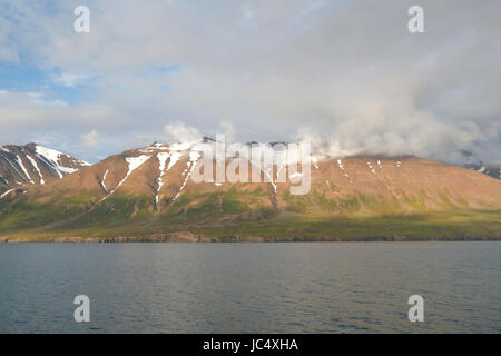 Akureyri, Islanda, che mostra paesaggi geologici Foto Stock