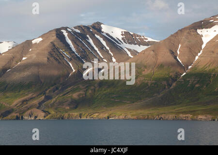 Akureyri, Islanda, che mostra paesaggi geologici Foto Stock