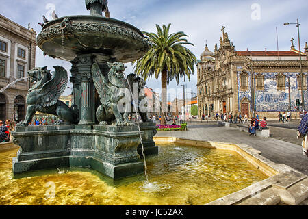 Carmo Chiesa, Porto, Douro Litoral, Portogallo Foto Stock