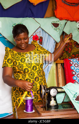 Sarto femminile, Tanzania Africa. Foto Stock