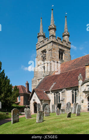 Penshurst chiesa di San Giovanni Battista nel villaggio di Penshurst, Kent, Inghilterra, Regno Unito. Foto Stock