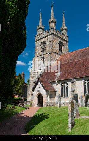 Penshurst chiesa di San Giovanni Battista nel villaggio di Penshurst, Kent, Inghilterra, Regno Unito. Foto Stock