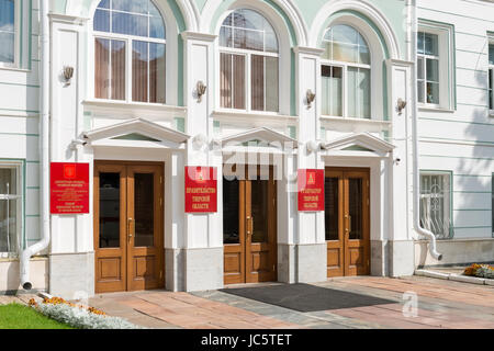 Il palazzo del governo della Regione di Tver sulla Sovetskaya street nel centro della città di Tver Foto Stock