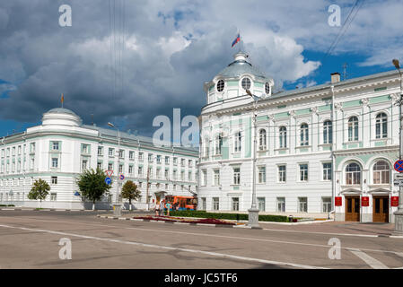 Il palazzo del governo della Regione di Tver sulla Sovetskaya street nel centro della città di Tver Foto Stock