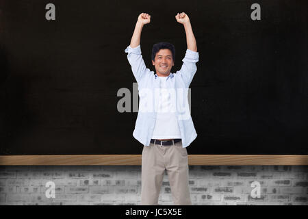 Immagine composita del tifo maschio con le braccia in alto Foto Stock