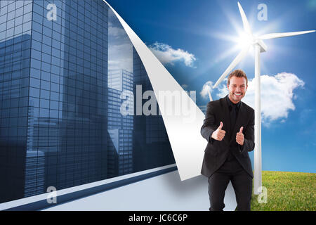 Immagine composita di happy businessman con il pollice fino a una riunione Foto Stock