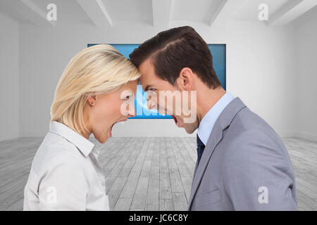 Immagine composita di colleghi quarreling testa contro testa Foto Stock