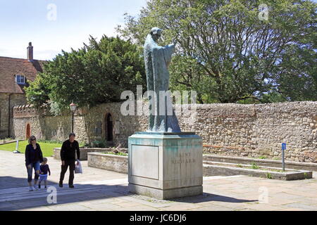 Statua di San Riccardo di Chichester Cathedral, Chichester, West Sussex, in Inghilterra, in Gran Bretagna, Regno Unito, Gran Bretagna, Europa Foto Stock