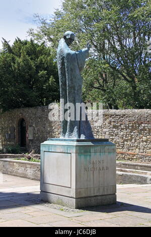 Statua di San Riccardo di Chichester Cathedral, Chichester, West Sussex, in Inghilterra, in Gran Bretagna, Regno Unito, Gran Bretagna, Europa Foto Stock