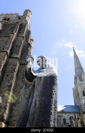 Statua di San Riccardo di Chichester Cathedral, Chichester, West Sussex, in Inghilterra, in Gran Bretagna, Regno Unito, Gran Bretagna, Europa Foto Stock