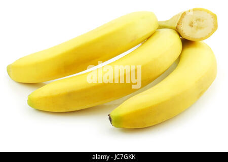 Mazzetto di Ripe fette di banana isolato su sfondo bianco Foto Stock