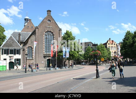 Xi secolo Janskerk storico (Chiesa di San Giovanni Evangelista) a Janskerkhof, Utrecht, Paesi Bassi in estate Foto Stock