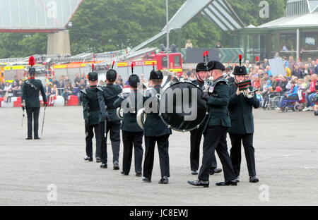 Beaulieu, Hampshire, Regno Unito - 29 Maggio 2017: Militare Marching Band del Winchester fucili al 2017 999 mostra presso il National Motor Museum Foto Stock