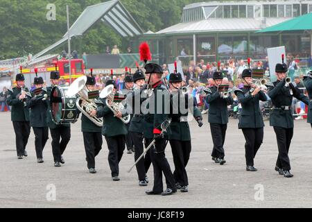 Beaulieu, Hampshire, Regno Unito - 29 Maggio 2017: Militare Marching Band del Winchester fucili al 2017 999 mostra presso il National Motor Museum Foto Stock