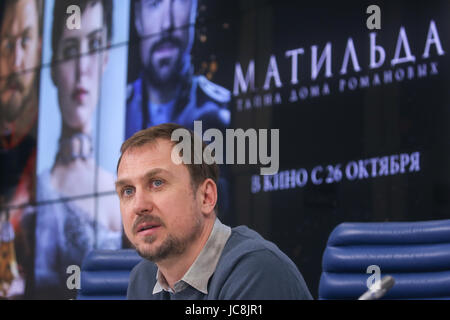 Mosca, Russia. Xiii Giugno, 2017. Attore tedesco Lars Eidinger che ritrae Nicola II di Russia in Matilda, un dramma film diretto da Alexei Uchitel, guarda su nel corso di una conferenza stampa. Credito: Victor Vytolskiy/Alamy Live News Foto Stock