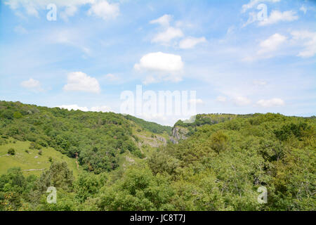 Cheddar Gorge, Somerset, Regno Unito. 14 giugno 2017. Regno Unito Meteo. Sole e caldo per i visitatori e gli scalatori simili a Cheddar Gorge oggi. Credito: Simon Maycock/Alamy Live News Foto Stock