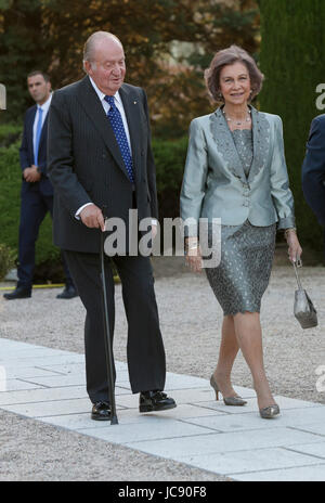 Emerito Re Juan Carlos I e la regina Sofia di Grecia durante il tributo 'Dialogo' Asotietion in Spagna a Madrid, mercoledì 15 giugno, 2017 Foto Stock