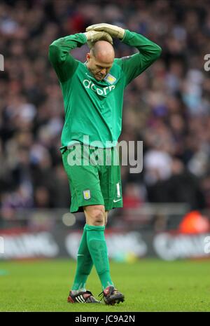 BRAD FRIEDEL ASTON VILLA V MANCHESTER UNITE lo stadio di Wembley a Londra Inghilterra 28 Febbraio 2010 Foto Stock