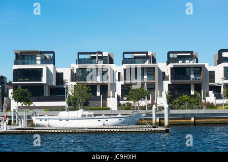 Casa moderna sul fiume Yarra, Melbourne, Victoria, Australia. Foto Stock