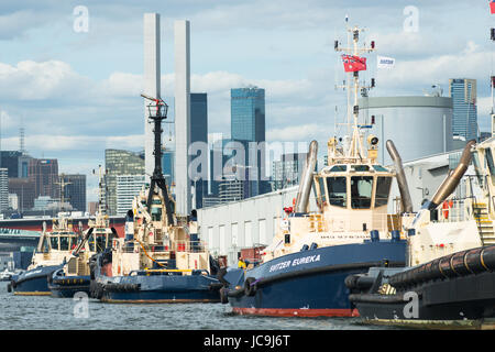 Rimorchiatori con Bolte ponte sul fiume Yarra, Melbourne, Victoria, Australia Foto Stock