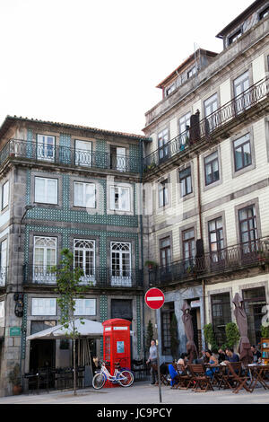 Champanheria da Baixa sul largo Mompilher in Porto - Portogallo Foto Stock