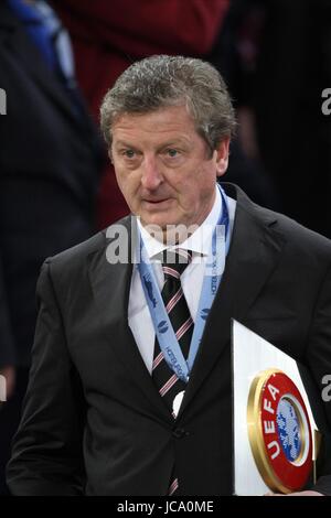 ROY HODGSON CON LA SUA PERDENTI PL atletico madrid V Fulham FC HSH Nordbank Arena Amburgo Germania 12 Maggio 2010 Foto Stock