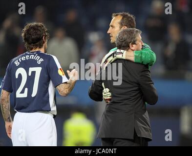 MARK SCHWARZER & ROY HODGSON atletico madrid V Fulham FC HSH Nordbank Arena Amburgo Germania 12 Maggio 2010 Foto Stock