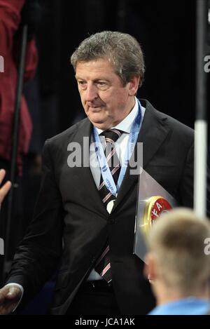 ROY HODGSON con medaglia placca EUROPA FINALE DI COPPA EUROPA CUP FINAL HSH Nordbank Arena Amburgo Germania 12 Maggio 2010 Foto Stock